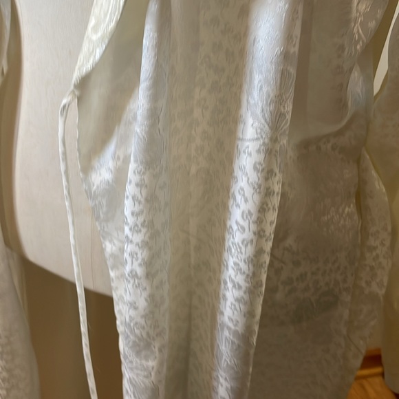 Victoria’s Secret Candlelight Jacquard Maxi Floral Bridal Robe - Picture 8 of 11